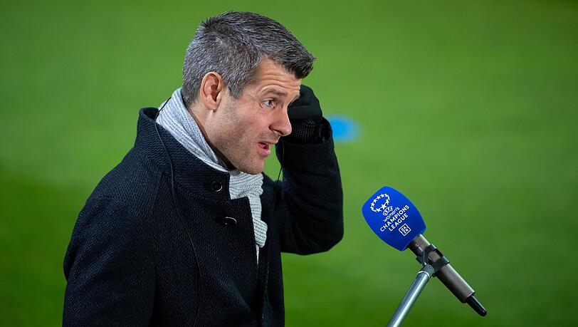 Trainer Jens Scheuer von München gibt vor dem Spiel ein Interview.
