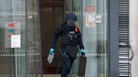 Bei manchen Attacken bleibt nicht explodierter Sprengstoff zur&uuml;ck. Dann kommen Entsch&auml;rfungsteams zum Einsatz. (Archivbild)