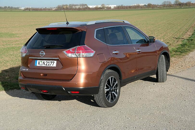 Der Benziner-X-Trail liegt mit einem Verbrauch von 7,2 bis 7,5 Litern Kraftstoff im Praxistest einen knappen Liter über dem auf dem Prüfstand gemessenen Normwert.