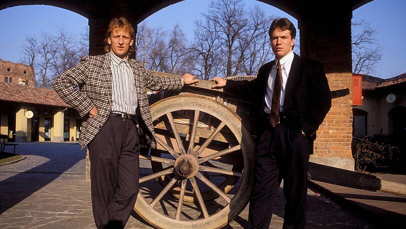 Ikone und Modefan: Lothar Matthäus bei einem Fotoshooting zu Inter-Zeiten mit seinem Kumpel Andy Brehme. Ikone und Modefan: Lothar Matthäus bei einem Fotoshooting zu Inter-Zeiten mit seinem Kumpel Andy Brehme.