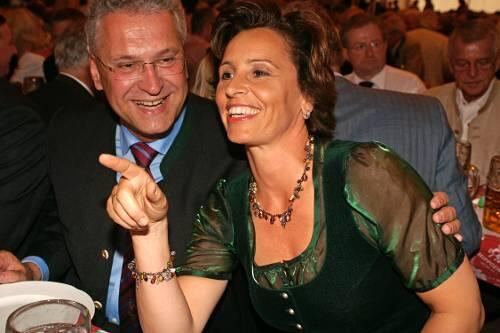 Guter Laune bei der Eröffnung des Berliner Oktoberfestes: die Minister Joachim Herrmann und Christine Haderthauer.