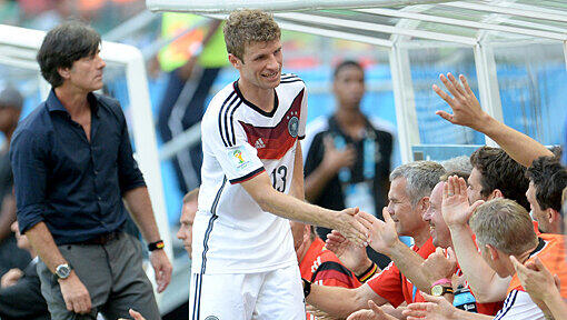 Thomas Müller nach seiner Auswechslung. Mit drei Toren wurde er zum "Man of the Match" gewählt. Thomas Müller nach seiner Auswechslung. Mit drei Toren wurde er zum "Man of the Match" gewählt.
