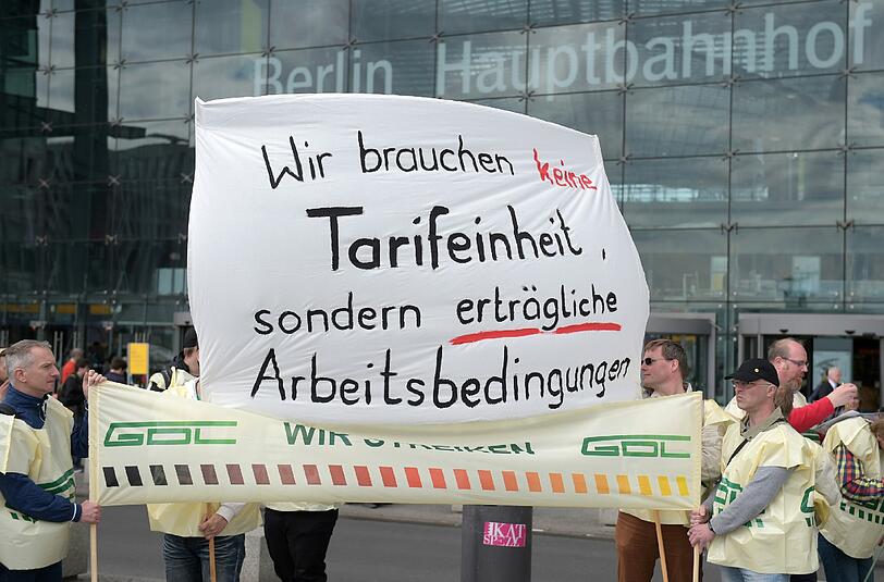 Das geplante Tarifeinheitsgesetz dürfte etwa der Lokführergewerkschaft GDL Probleme bereiten.