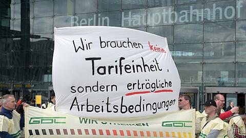 Das geplante Tarifeinheitsgesetz dürfte etwa der Lokführergewerkschaft GDL Probleme bereiten.