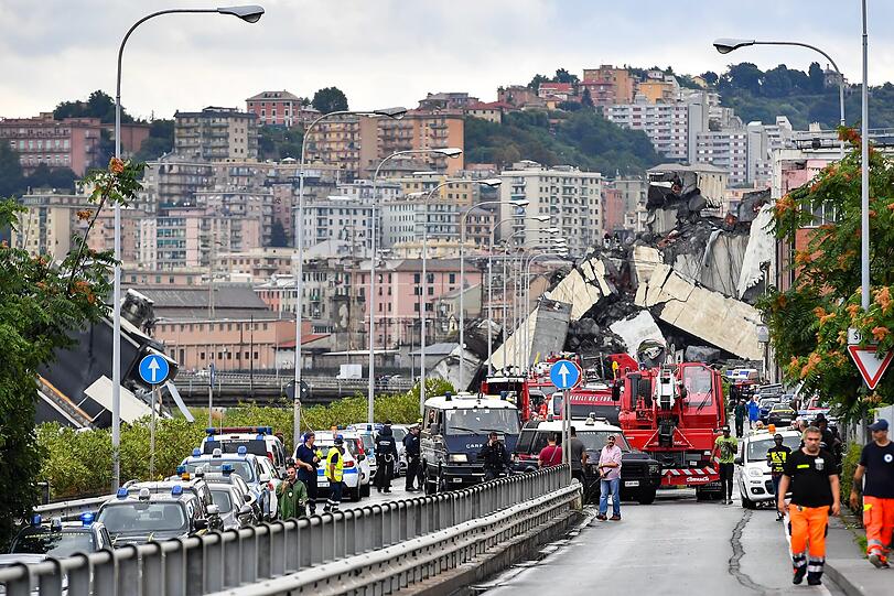 Die Morandi-Brücke auf der Autobahn A10, der berühmten Urlaubsverbindung "Autostrada dei Fiori", stürzte in mehr als 40 Metern Höhe auf einem zwischen 100 und 200 Meter langen Stück ein.