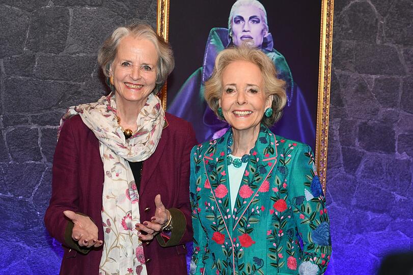 Isa Gräfin von Hardenberg mit Schwester Nadia von Grone