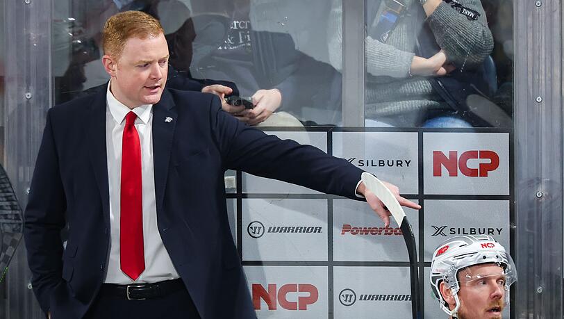 Mitch O'Keefe in Aktion an der Bande. Der Kanadier hat seinen Vertrag bei den Ice Tigers verlängert. (Archivbild) Mitch O'Keefe in Aktion an der Bande. Der Kanadier hat seinen Vertrag bei den Ice Tigers verlängert. (Archivbild)