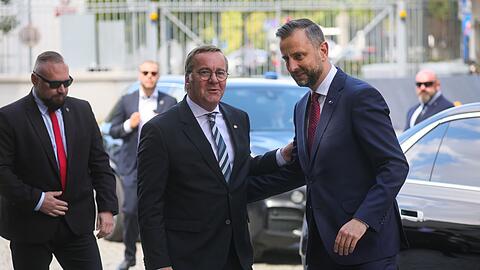 Pistorius und Kosiniak-Kamysz unterzeichneten das Milit&auml;rabkommen.