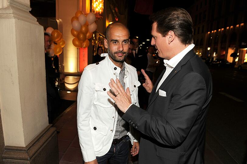 Noch neu in der Münchner Society: Pep Guardiola spricht mit Axel Ludwig