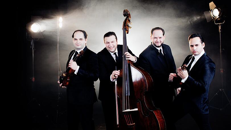 Das Janoska-Ensemble ist ein Quartett mit Klavier, das die klassischen Grenzen witzig erweitert: Ondrej Janoska, der Schwager aus Konstanz Julius Dravas, Franti(s)ek als Pianist und Roman Janoska.
