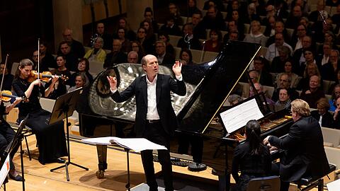 Peter Rundel und der Pianist Markus Bellheim in der musica viva.