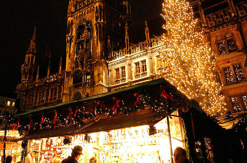 Der Marienplatz erstrahlt wieder im Christkindlelook.
