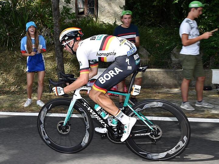 Maximilian Schachmann vom Team Bora-Hansgrohe auf der Strecke.