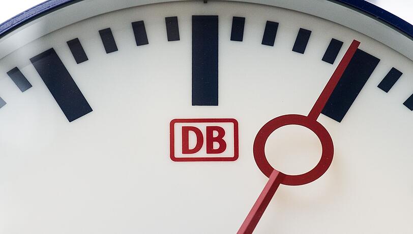 Pünktlichkeit – bisher keine Stärke der Bahn. (Symbolbild)