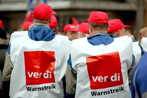 Am Freitag werden die Streikwesten wieder übergezogen - Verdi will U-Bahn, Tram und Busse lahm legen.