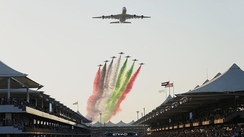Show gehört auch beim Finale dazu. Show gehört auch beim Finale dazu.