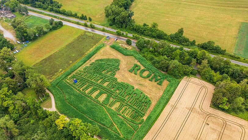 Viele Wege f&uuml;hren durch Rom: In Utting am Ammersee gibts die Ewige Stadt als Irrgarten.