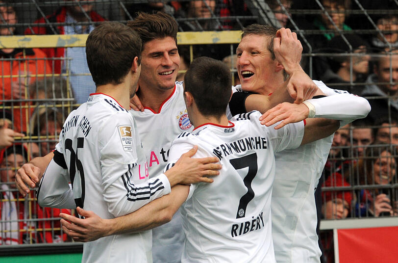 Frühes erstes Tor, spätes Glück: Hier jubeln die Bayern über das 1:0 gegen Freiburg.