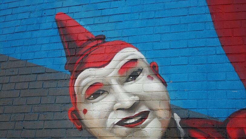Der Weißclown gehört zum Circus Roncalli-Programm unbedingt dazu. Der Weißclown gehört zum Circus Roncalli-Programm unbedingt dazu.