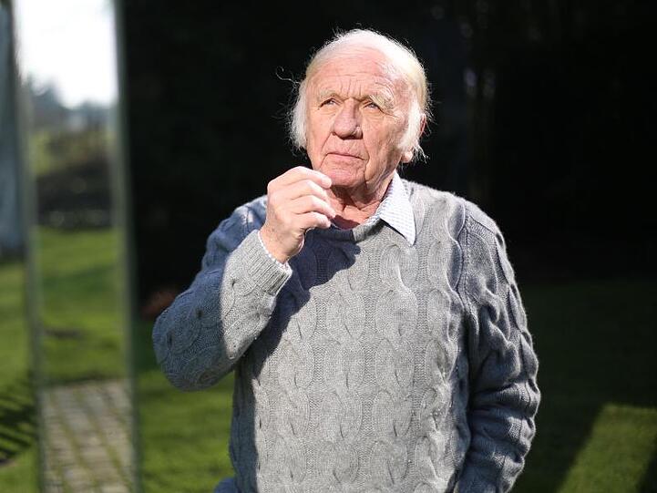 Der Zero-Künstler Heinz Mack wehrt sich gegen zwei prominente Kunstkenner, die ihm vorwerfen, beschädigte Werke von Künstlerfreunden eigenhändig aufgearbeitet und als Originale in den Markt gebracht zu haben.