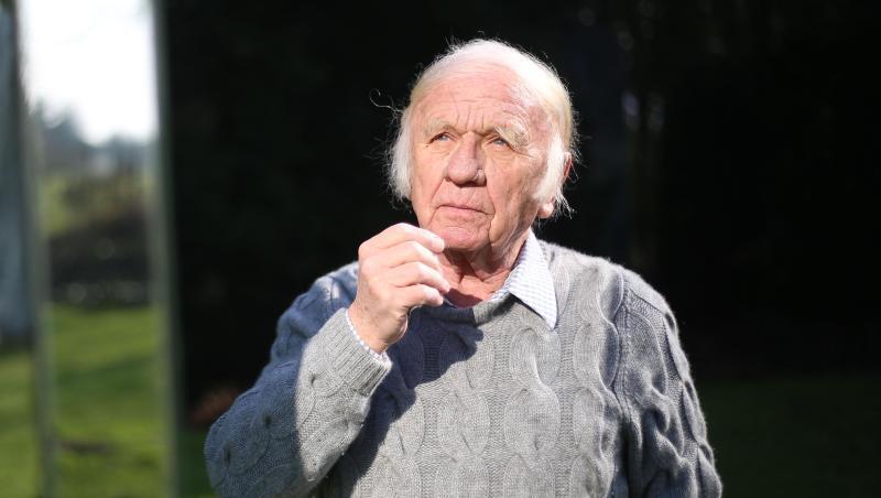 Der Zero-Künstler Heinz Mack wehrt sich gegen zwei prominente Kunstkenner, die ihm vorwerfen, beschädigte Werke von Künstlerfreunden eigenhändig aufgearbeitet und als Originale in den Markt gebracht zu haben. Der Zero-Künstler Heinz Mack wehrt sich gegen zwei prominente Kunstkenner, die ihm vorwerfen, beschädigte Werke von Künstlerfreunden eigenhändig aufgearbeitet und als Originale in den Markt gebracht zu haben.