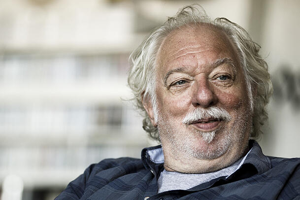 Wolfgang Becker, Filmregisseur, während eines Interviews in seinem Atelier. Wolfgang Becker, Filmregisseur, während eines Interviews in seinem Atelier.