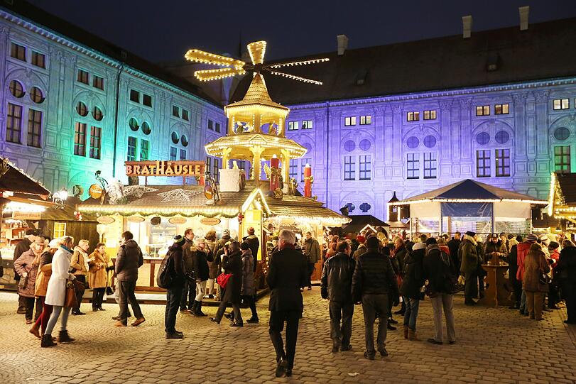 Magisches Licht beim Weihnachtsmarkt 
in der Residenz.