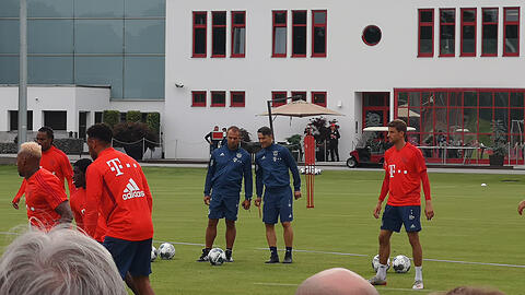 Neuer Bayern-Co-Trainer: Hansi Flick (Mi.) neben Chefcoach Niko Kovac.