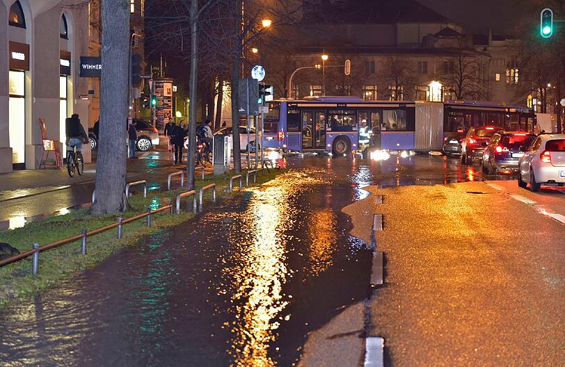 Bilder vom Einsatzort an der Versailler Straße in Haidhausen.