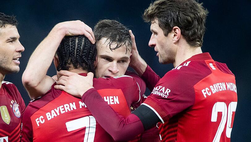 Zwei der größten Bayern-Lautsprecher auf dem Platz: Thomas Müller (r.) und Joshua Kimmich, der beim 4:1-Sieg gegen Hertha BSC wieder im zentralen Mittelfeld spielte.