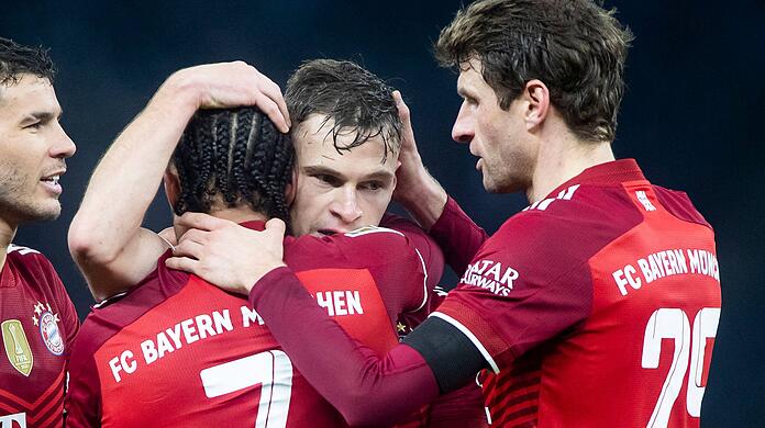 Zwei der größten Bayern-Lautsprecher auf dem Platz: Thomas Müller (r.) und Joshua Kimmich, der beim 4:1-Sieg gegen Hertha BSC wieder im zentralen Mittelfeld spielte.