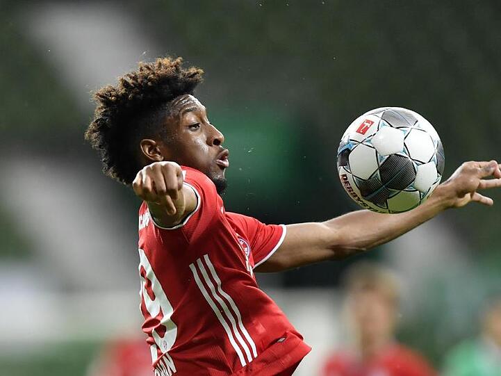 Bayerns Kingsley Coman kontrolliert den Ball. Foto: Martin Meissner/AP-Pool/dpa/Archivbild