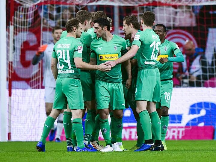 Zuvor setzten sich die Gladbacher durch ein Tor von Thorgan Hazard mit 1:0 gegen Hertha BSC durch.