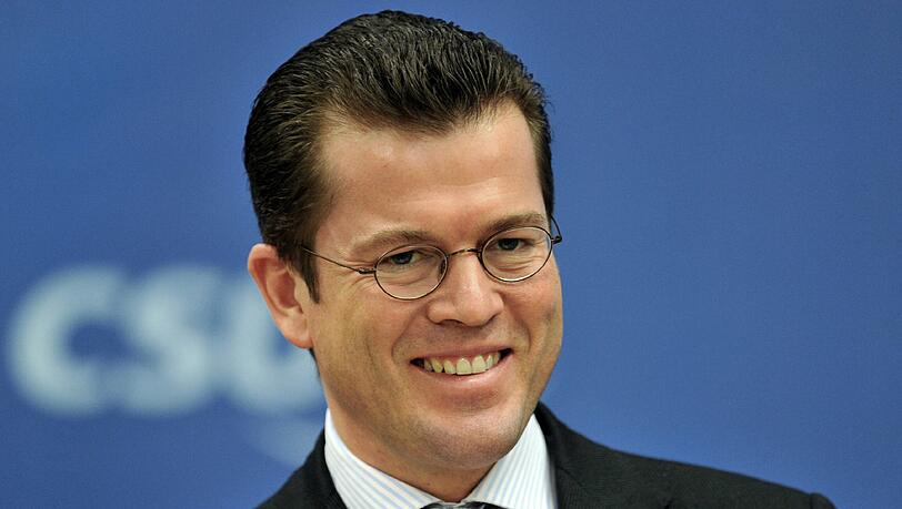 Stets akkurat frisiert: Wirtschaftsminister Karl-Theodor zu Guttenberg. Stets akkurat frisiert: Wirtschaftsminister Karl-Theodor zu Guttenberg.