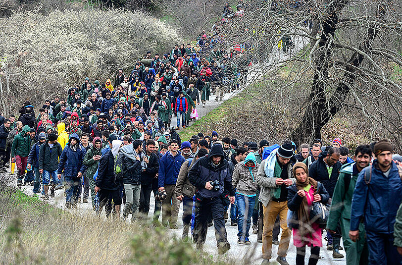 Im Flüchtlingslager Idomeni hat sich ein Migrant mit Benzin übergossen und anschließend selbst angezündet.