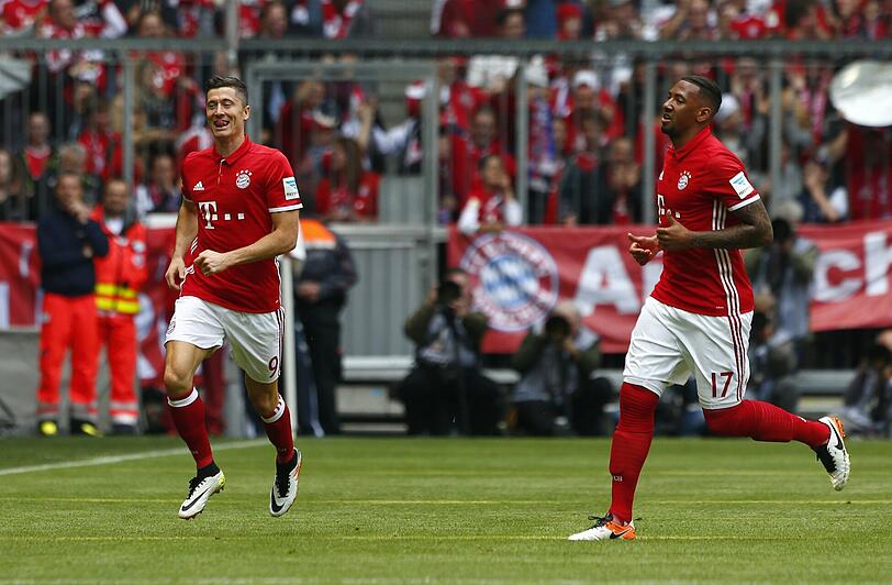 Jérôme Boateng, Note 4: Braucht noch ein bisschen bis zur alten Topform. Rutschte am Ball vorbei (9.), stand nicht immer richtig, ihm fehlen aktuell Gefühl und Geschmeidigkeit. Zu zögerlich bei Sobiechs Treffer zum 3:1. Leicht angeschlagen ausgewechselt.