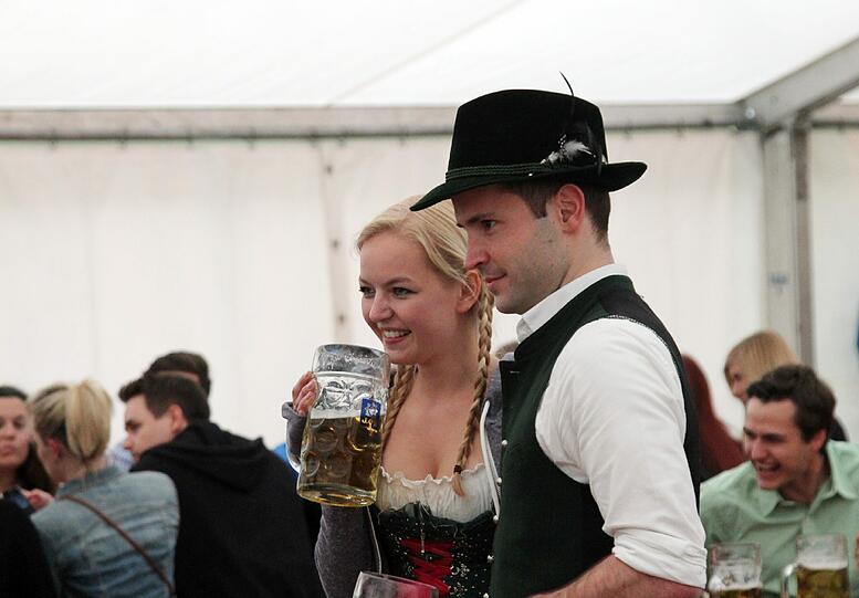 Selten ist eine Veranstaltung in Harlaching so umstritten gewesen wie das Burschenfest. Die AZ hat sich selber ein Bild gemacht.