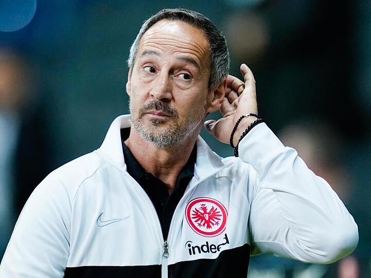 Frankfurts Trainer Adi Hütter freute sich über den Sieg gegen Standard Lüttich.