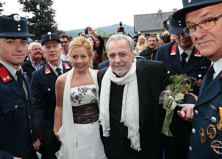Maximilian Schell (82) hat seine mehr als 45 Jahre jüngere Freundin geheiratet. Die AZ-zeigt die besten Bilder von der Promi-Hochzeit!