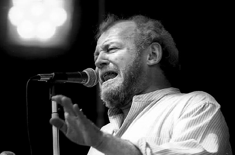 22.12. Joe Cocker (70)  Einer der größten Musiker seiner Generation ist tot. Die Musikwelt trauert um Joe Cocker. Die Woodstock-Legende starb kurz vor Weihnachten an Lungenkrebs. Er lebte zuletzt auf einer abgeschiedenen Ranch im US-Bundesstaat Colorado.