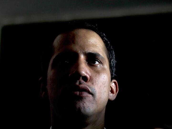 Der regierungstreue Rechnungshof hat dem selbst ernannten Interimspräsidenten von Venezuela, Juan Guaidó, die Ausübung politischer Ämter für 15 Jahre untersagt.