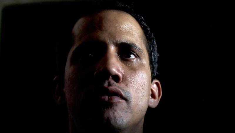 Der regierungstreue Rechnungshof hat dem selbst ernannten Interimspräsidenten von Venezuela, Juan Guaidó, die Ausübung politischer Ämter für 15 Jahre untersagt. Der regierungstreue Rechnungshof hat dem selbst ernannten Interimspräsidenten von Venezuela, Juan Guaidó, die Ausübung politischer Ämter für 15 Jahre untersagt.