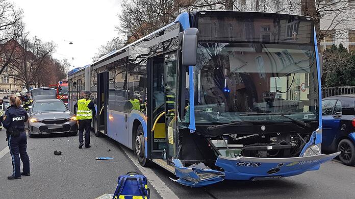Es ging glimpflich aus: Einige Fahrgäste mussten ambulant behandelt werden.