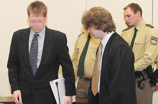 Vor Gericht: Der angeklagte Gunnar D. mit seinem Anwalt Sascha Petzold.