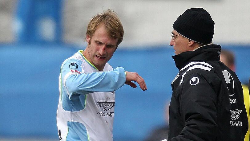 Daniel Bierofka (links).