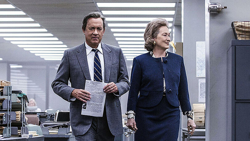 Tom Hanks als Ben Bradlee und Meryl Streep als Kay Graham in den Räumen der "Washington Post" in "Die Verlegerin". Tom Hanks als Ben Bradlee und Meryl Streep als Kay Graham in den Räumen der "Washington Post" in "Die Verlegerin".