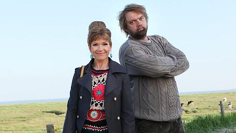 Anke Engelke als Fanny Reitmeyer und Charly Hübner als Hagen Kluth in "Einmal Hallig und zurück".