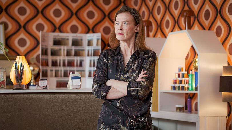 Die Friseurin Grit Hartmann (Julika Jenkins) wird von ihrer kriminellen Vergangenheit eingeholt und hat nun jede Menge Probleme am Hals.