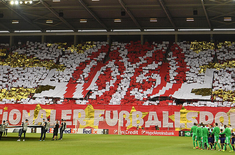 Europa League Gruppe C, 1. Spieltag (15. September): Die Mainzer Fans empfangen die FSV-Elf und das Team von AS St. Etienne mit einer Choreographie.
