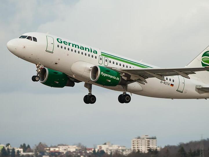 Die Germania betreibt 37 Mittelstreckenjets und ist neben Linienflügen auch für viele Reiseveranstalter unterwegs.